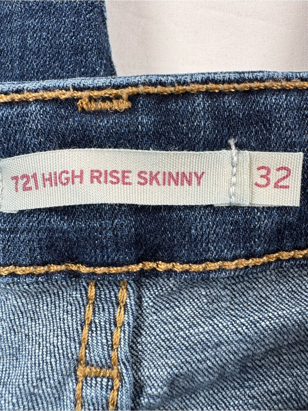 Levi's Women's 721 High Rise Skinny Jeans in Dark Blue Wash - Picture 7 of 8